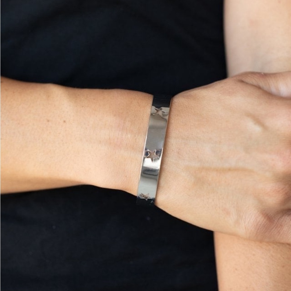 Paparazzi Bracelet ~ American Girl Glamour - Silver